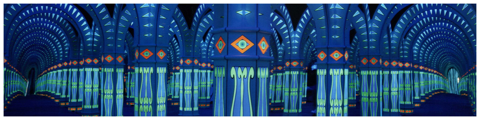 Amazing Mirror Maze (Header Background) | Gatlinburg Attractions